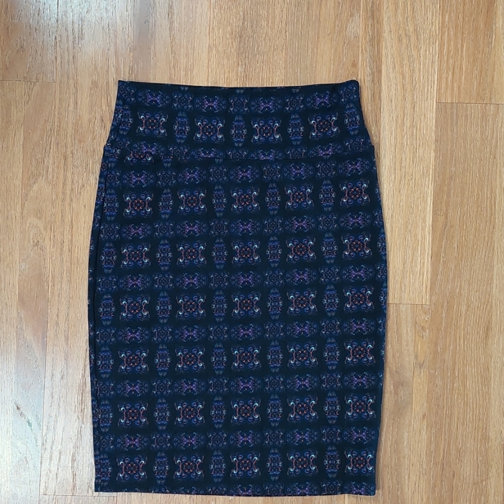 LuLaRoe Womens Medium Cassie Pencil Skirt Black Base with Designs